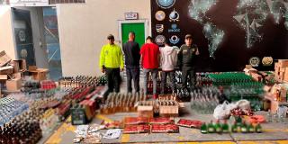 Más de 5 mil botellas de licor adulterado fueron incautadas en Los Mártires