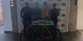 Capturados 2 hombres por hurto a mano armada en Engativá ¡Mercancía recuperada!