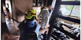 Controlan incendio en una vivienda en Usaquén ¡Dos gatos y un perro rescatados!