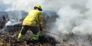 Bomberos de estaciones Kennedy y Restrepo atienden quemas forestales