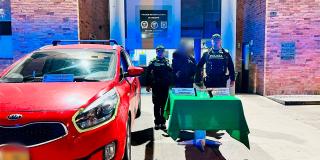 Policía frustró el hurto de vehículo en Engativá ¡Un arma de fuego incautada!
