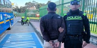 Capturado hombre por hurtar al 'cosquilleo' en TransMilenio ¡No pudo escaparse! 