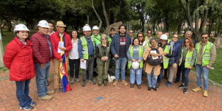 Socialización con comunidad de obras en andenes del parque Los Molinos
