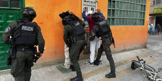  Seis capturas, 50 armas blancas incautadas y más de la megatoma de Bosa => 0 /