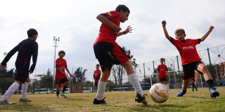 Bogotá estrena campos de fútbol y tenis: 35 mil personas beneficiadas