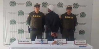 Capturan a hombre que asaltaba a mano armada y portaba una granada