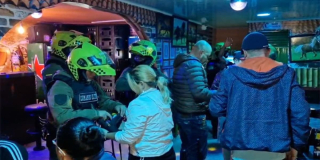 Dos capturas y la incautación de un arma de fuego en operativo en Kennedy 