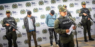 ¡Pedían 1 a 5 millones! Capturados 2 extranjeros mientras recibían extorsión