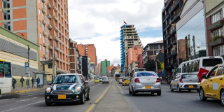 Pico y placa vehículos particulares y taxis en Bogotá 26 de abril 2024