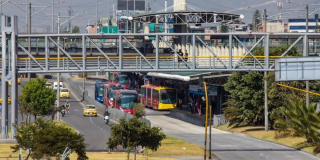 Ya no se lavarán diariamente los buses de TransMilenio en el exterior