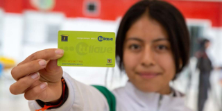 Alumnos de colegios públicos de Bogotá reciben subsidio de transporte