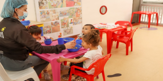Jardines infantiles nocturnos Bogotá, apoyo para familias vulnerables