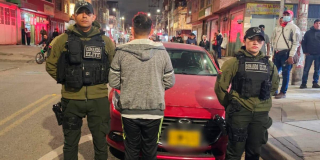 Video: Propietario de carro detenido por tener placas falsas en Bogotá Video: Propietario de carro detenido por tener placas falsas en Bogotá