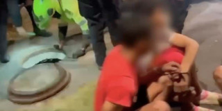 Video: Sorprendidas cuatro personas hurtando de una caja, cableado en Bogotá