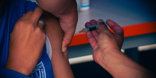 Bogotá inicia vacunación contra el VPH para niños de 9 a 17 años 