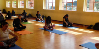 Clase de yoga en el Museo Nacional este 20 de octubre en Bogotá