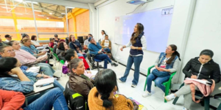 Personas reunidas Foto: IPES