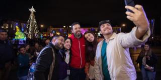 Bogotá se viste de Navidad con alumbrado navideño en la Plaza Bolívar