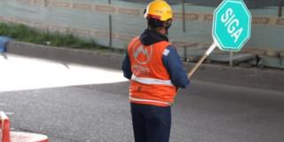 Auxiliar de tráfico de construcción - Foto: Metro de Bogotá