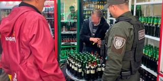 Más de 70 cervezas vencidas fueron destruidas en operativo en Bogotá