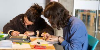 Personas escribiendo Foto: Idartes