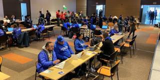 Ciudadanos en una feria de empleo Foto: Secretaría Distrital del Hábitat.