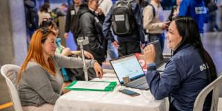 Ciudadanos en feria de empleo Foto: Secretaría Distrital de Desarrollo Económico