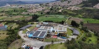 Acueducto inaugura su primer sistema de energía fotovoltaica en Bogotá