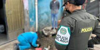 Canales y líneas para denunciar conexión ilegal de agua en Bogotá 2025