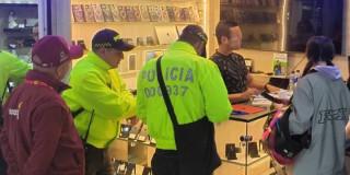 60 celulares hurtados recuperados y 1 capturado en operativo en Bogotá