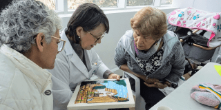 Cerca de 40 mujeres tejen en el Centro Comunitario María Goretti 