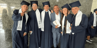 Jóvenes en Bogotá con dificultades se graduaron del colegio 