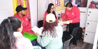 Móvil Caja de Vivienda llega con sus servicios al parque Illimaní