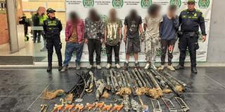 6 hombres capturados por hurtar fibra óptica en TransMilenio Bogotá 