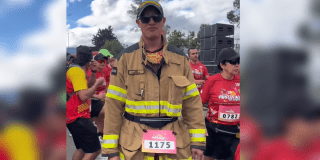 Bogotá aplaudió a un bombero que corrió los 10K del Festival de Verano