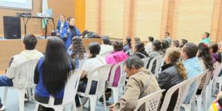 Personas en reunión de inclusión laboral de personas con discapacidad en Tunjuelito