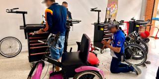 Barristas saldaron sus comparendos reparando sillas de ruedas en el sur de Bogotá 
