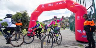 Una mujer en bicicleta en el marco de Semana de la Bicicleta 2025