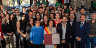 Imagen de los asistentes al evento de condecoración al Jardín Botánico de Bogotá.
