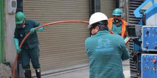 Foto que muestra trabajadores del Acueducto de Bogotá