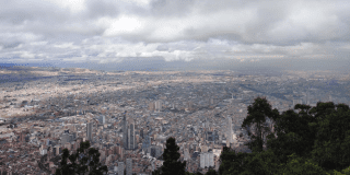 Imagen panorámica de Bogotá desde el Cerro de Monserrate.
