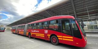 Bus de TransMilenio estacionado