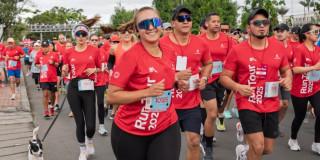 Foto de hombres y mujeres participando en la carrera atlética Run Tour Avianca 2025.