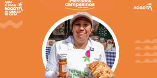 Imagen de los Mercados Campesinos en Bogotá con uno de los campesinos participantes.