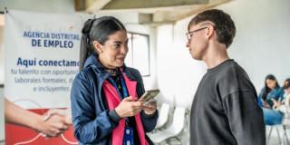 Ciudadanos en una feria de empleo - Foto: Secretaría de Desarrollo Económico