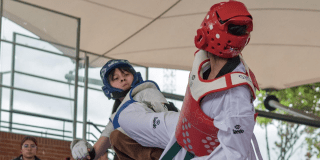 Imagen de dos niños en Combate de Taekwondo