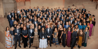 Imagen de los asistentes al World Cities Culture Summit 2025 dentro de los cuales se encuentran los representantes de Bogotá