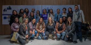 En la foto un grupo de personas asistentes al evento de la Secretaría Distrital de la Mujer de Bogotá