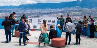 Foto de personas visitando el Corredor Ilimaní en Ciudad Bolívar 