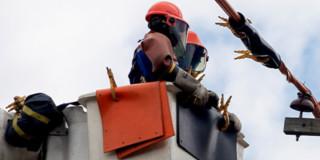 Foto que muestra trabajadores de Enel Colombia
